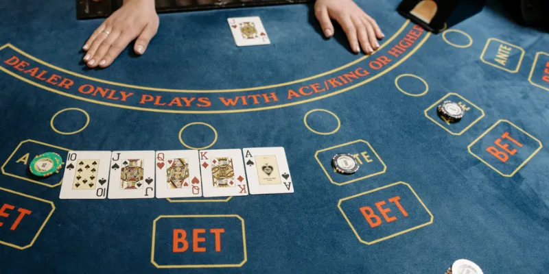 Nắm quy tắc chơi Baccarat chi tiết cho người bắt đầu