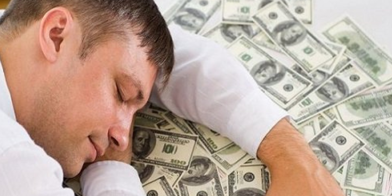 Hình ảnh tượng trưng giấc mơ nhặt được tiền xu trên đường phố