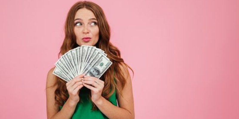 Phân tích giấc mơ lượm tiền mang đến cơ hội và thử thách