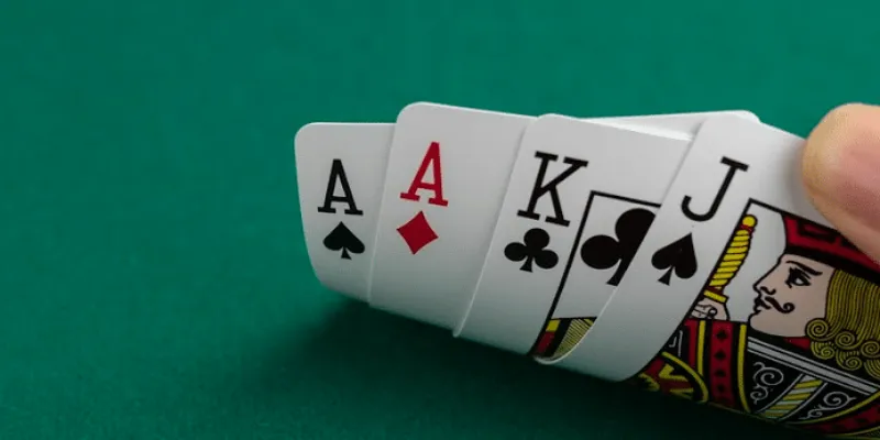 Tìm hiểu khái quát về Poker Omaha